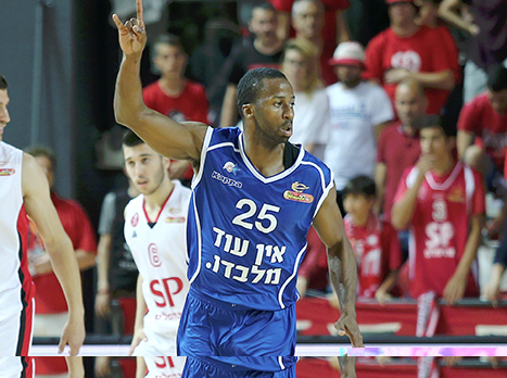 בעבר שיתף פעולה עם סטיב נאש. טאקר (עודד קרני)