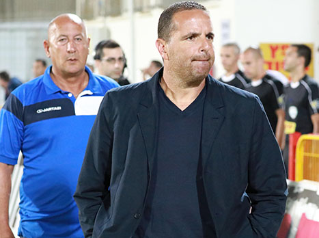"רוצים מאמן שלא יעבוד עלינו בעיניים" (עודד קרני)
