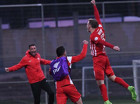 טירוף אדום. מהפך ענק להפועל ת"א (צילום: סוכנות ג'יני)