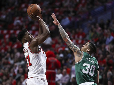 הדחה כואבת לבולס. ג'ימי באטלר עולה לסל הלילה (getty)