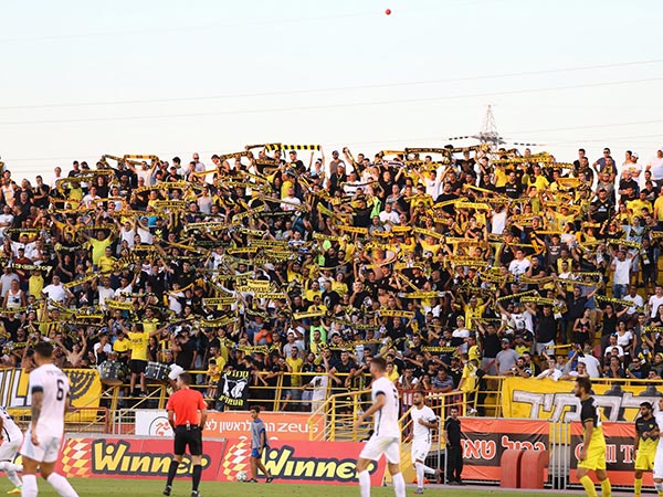 חלק מהקהל שוב קילל את מורי (לירון מולדבן)