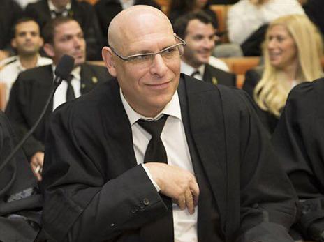 עמית פינס. "לא יודעים מי התורמים"