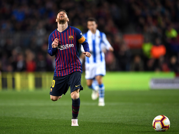ברצלונה מחפשת את מסי, אבל יצטרך לעבוד קשה כדי לברוח מוואן דייק (GETTY)