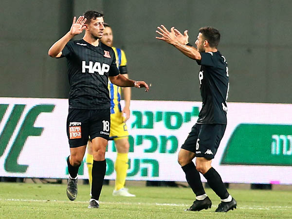 ג'אן. השווה ולא חגג מול האקסית (אלן שיבר)