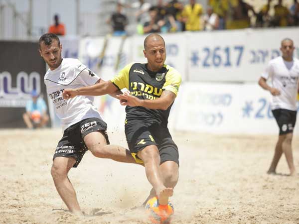 יקיר שינה, ניצחון ראשון לבית"ר (צילום: STRAVO)