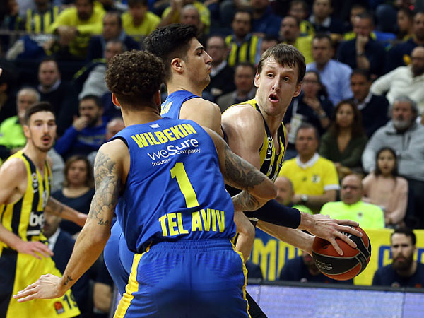 אבדיה מול וסלי ופנר. בוגדנוביץ' מפרגן (Getty)