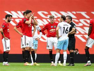 השופט פול טירני בזמן ההחלטה להעניק פנדל לווסטהאם (getty)