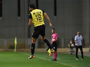 עזרא פתח את החגיגה (ברני ארדוב)