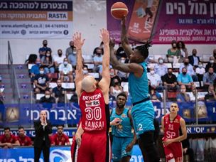 קייסי פראת'ר היה מעל כולם (באדיבות מנהלת הליגות)