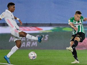 ובטיס ניסתה לעקוץ במתפרצות (GETTY)