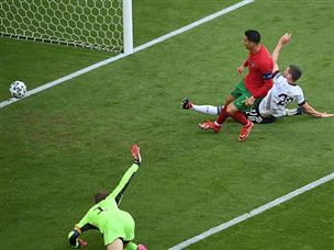 ולפרקים היה נדמה כאילו אלופת אירופה בדרך להבטחת המקום בשמינית הגמר (GETTY)