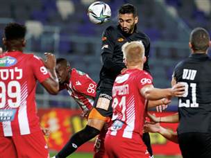 אור זהבי מבקיע את השער הראשון. משחק טוב שלו (אלן שיבר)