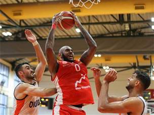 שלט מתחת לסלים (מנהלת הליגה, לירון מולדובן)