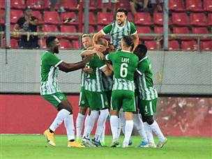 כבר בדקה החמישית שרי סובב לחיבורים וחגג עם חבריו (האתר הרשמי של מכבי חיפה)