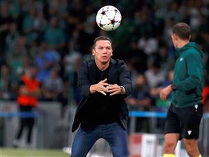 וברק בכר ירד מרוצה להפסקה, אבל זהיר (צילום: אלן שיבר)