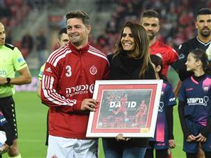 לפני המשחק - ב"ש ערכה טקס לקלטינס (צילום: ברני ארדוב)