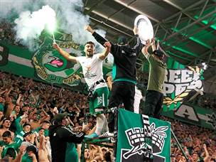 אבו פאני רקד עם היציע (צילום: אלן שיבר)