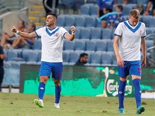 אבי ריקן חוגג את השער שהכריע (אלן שיבר)