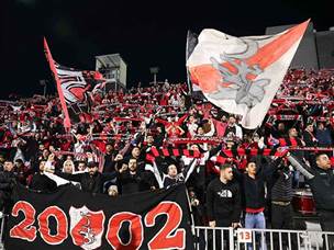 שני קהלים הגיעו הערב עם רמת ציפיות (צילום: מאור אלקסלסי)