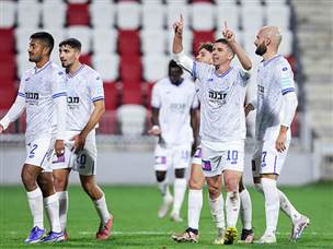 הצגה של הפועל פתח תקווה (מאור אלקסלסי)