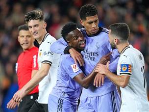 100 דקות סוערות של כדורגל (Getty)