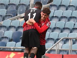 הוא התחיל את החגיגה. כארם זועבי (דני מרון)