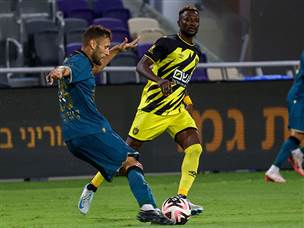 במחצית הראשונה היא בעיקר נאבקה (צילום: דני מרון)