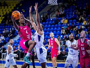 פלמינג בעוד מהלך נהדר. שחקנה של בון עשה חיים קשים לר“ג (FIBA)