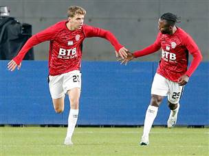 חדרה קצת הלחיצה את האורחת (צילום: אלן שיבר)