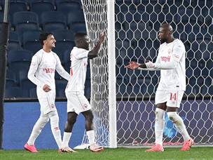 קנגוואה כבש את הראשון (צילום: ברני ארדוב)