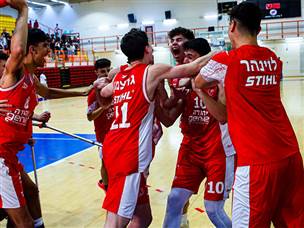 האלופה בחוץ: הפועל הדיחה את מכבי בדרבי נוער