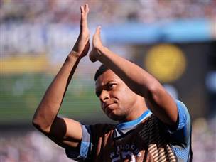 אך אמבפה שהמתין על הספסל (GETTY)