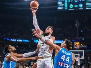 ולנצ`ונאס וחבריו העלו את הציפיות בפתיחה (FIBA)