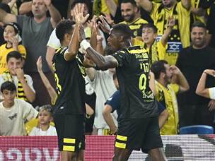 דאבו חגג גול ראשון במספרת (צילום: ברני ארדוב)