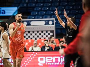 הרבה דפיקות לב באדום הערב בהיכל (עודד קרני)