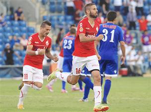 האיש שפתח את החגיגה (צילום: אלן שיבר)