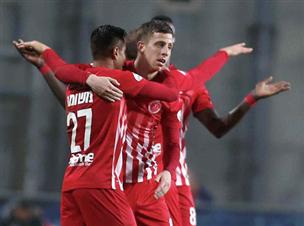 רייכרט עם גיבור המשחק (אלן שיבר)