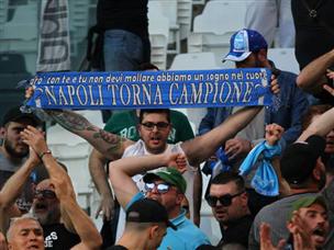 אוהדי נאפולי חגגו בצפון הרחוק (getty)