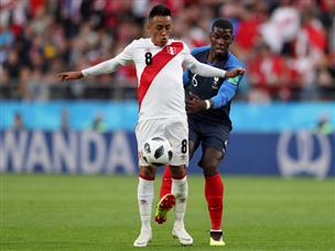 קואבה עובר את פוגבה. פרו נראתה מעולה במחצית השנייה (GETTY)