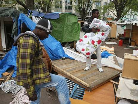 אלו התנאים בהם נאלץ דייויס לחיות (Getty)