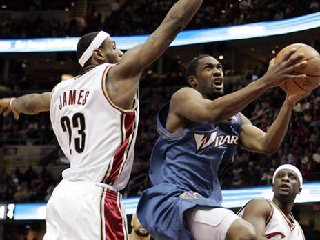 ארינאס עשה ללברון הרבה צרות (GETTY)