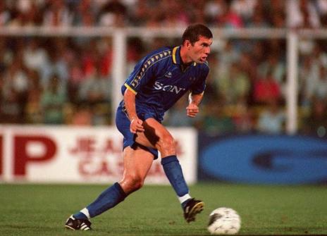 זידאן. רק החייזרים לפניו (GETTY)