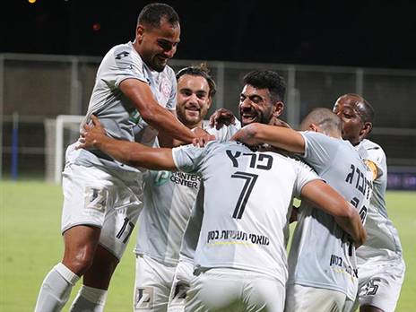 חדרה שמחה בשביל פרץ. (אנצ'ו ג'וש)