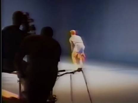 פנו לשחקנים רנדומליים ברחוב.