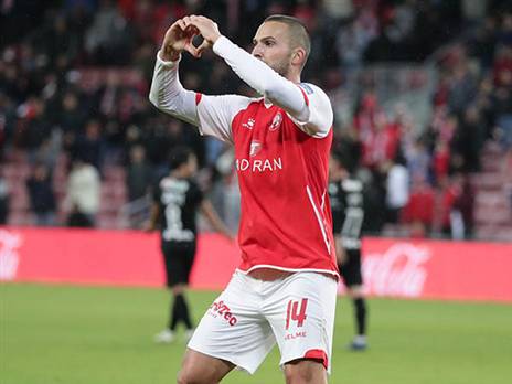 ייפרד אחרי 5 עונות ו-3 אליפויות. שהר (אלן שיבר)