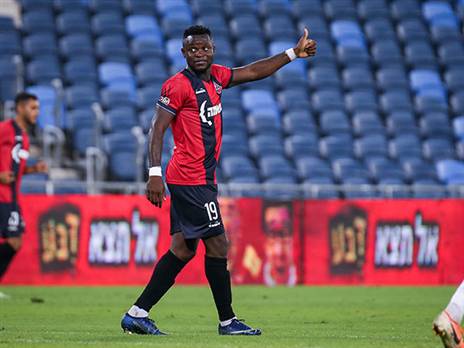 כמעט לבש ירוק, יכבוש? אגאדה (מאור אלקסלסי)