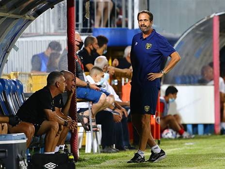 רוני לוי מרוצה ממה שהוא רואה (לירון מולדובן)