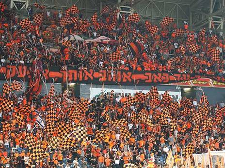 "הפכנו לבלתי נראים". יורקביץ' בשם אוהדי בני יהודה (צילום: אלן שיבר)