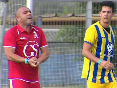 פיני בלילי (משמאל). אגדת סיבאספור