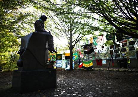 האנדרטה לזכרו של סנה במסלול